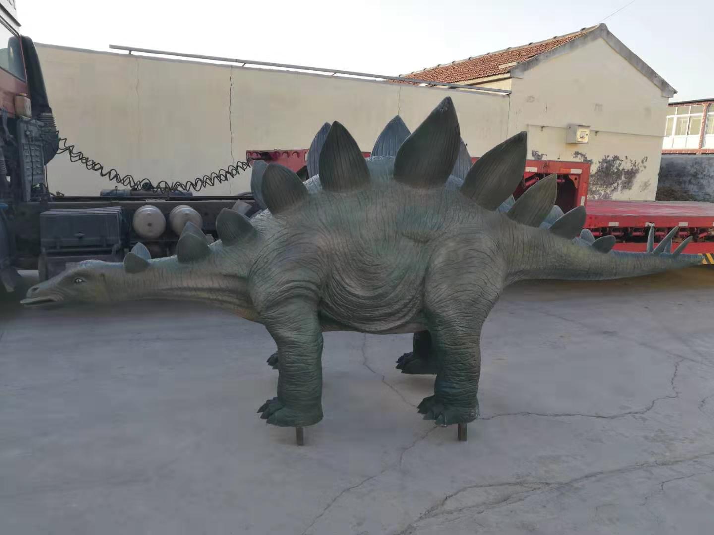 恐龍雕塑項目部分完工，出廠安裝（組圖）。