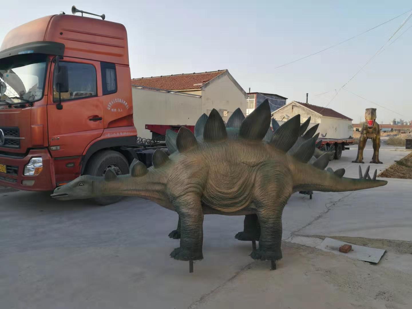 恐龍雕塑項目部分完工，出廠安裝（組圖）。