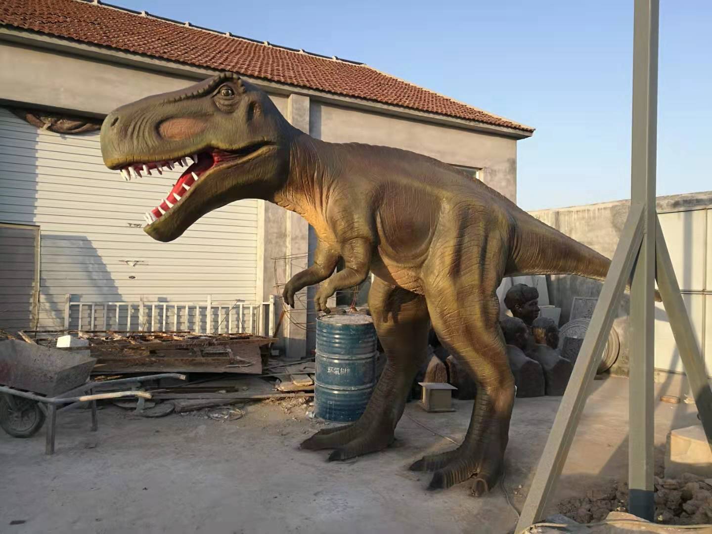 恐龍雕塑項目部分完工，出廠安裝（組圖）。